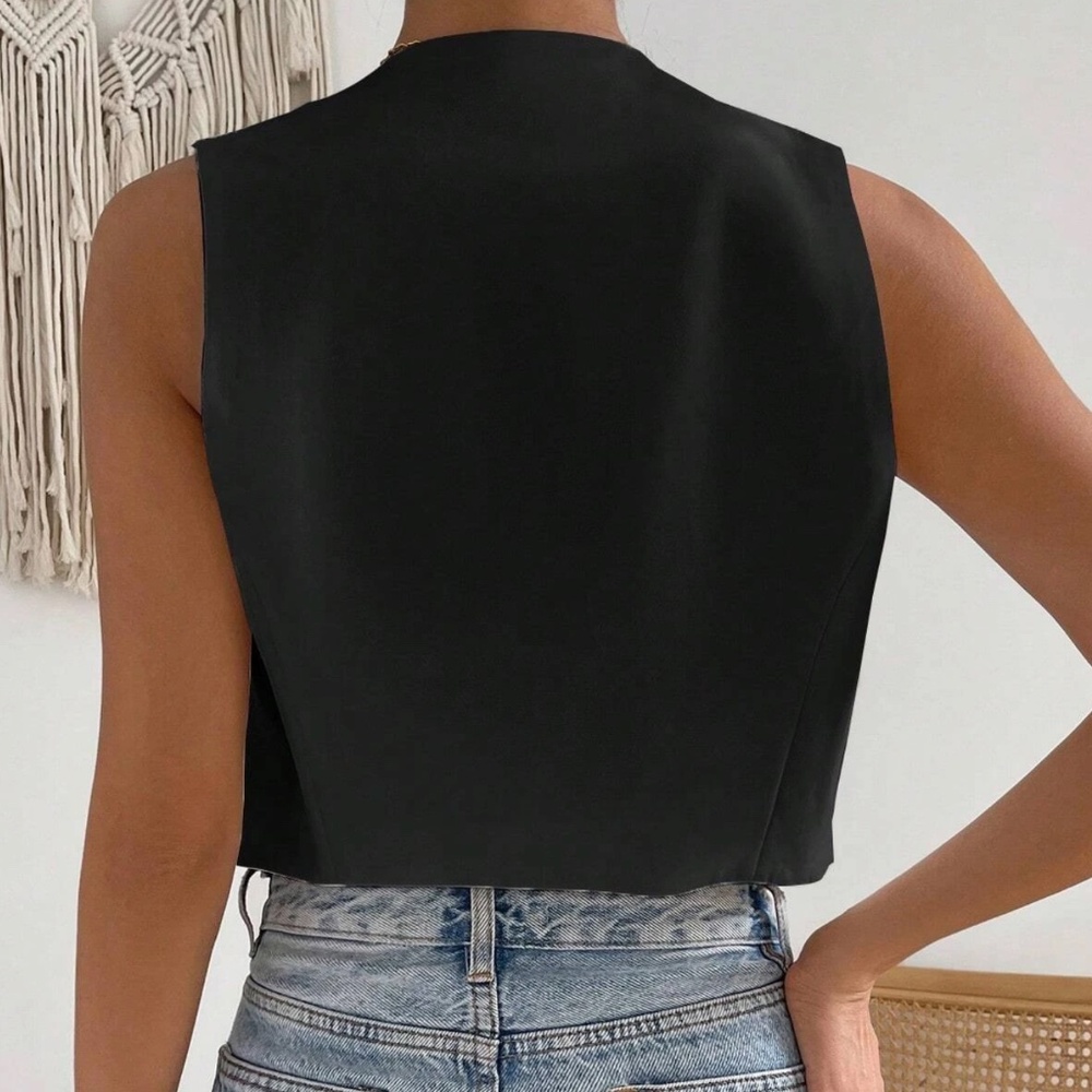 060 Classic Button Faux Pockets Cropped Vest - Picture 7 of 9